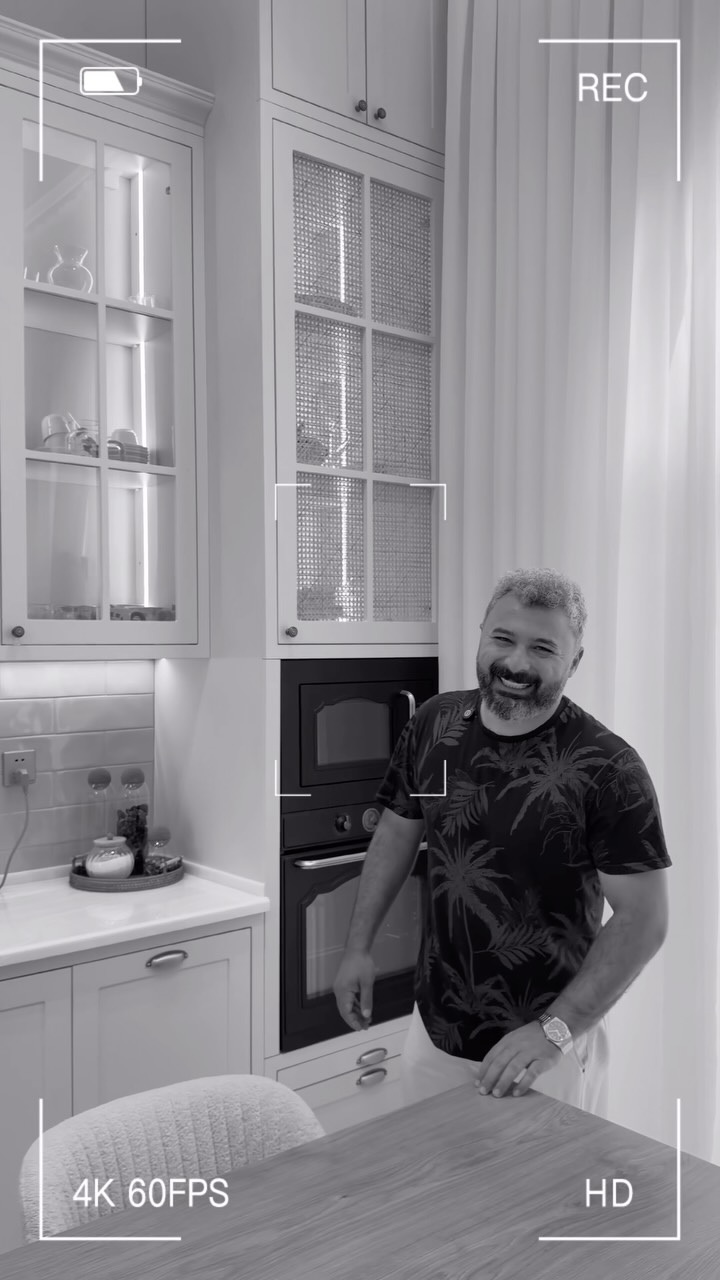 Bəzən bir mətbəxi gözəl göstərən təkcə rəngi və ya materialı olmur — yaratdığı h...